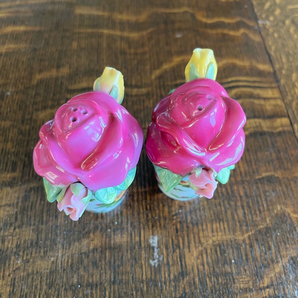 Royal Albert old country roses salt and pepper shakers, brand new.